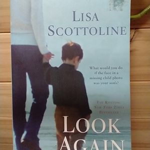 🏵️Softcover Novel by Lisa Scottoline